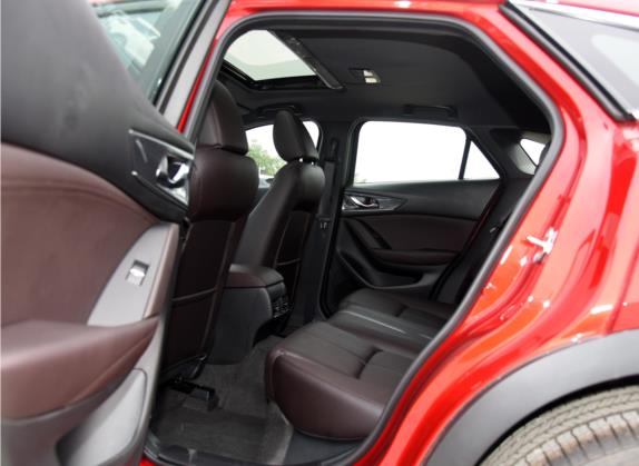 马自达CX-4 2021款 2.5L 自动四驱蓝天激情版 车厢座椅   后排空间