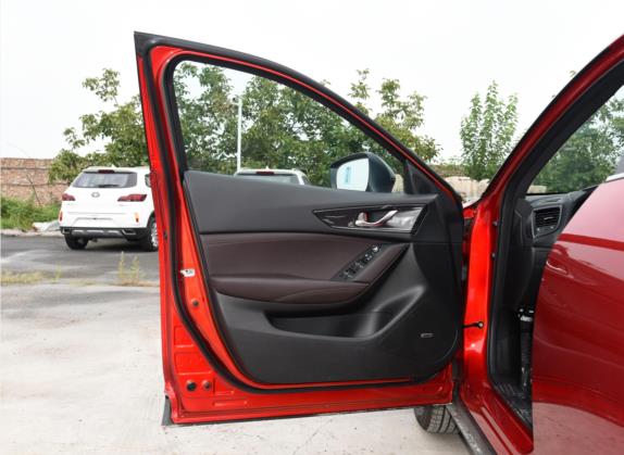 马自达CX-4 2021款 2.5L 自动四驱蓝天激情版 车厢座椅   前门板