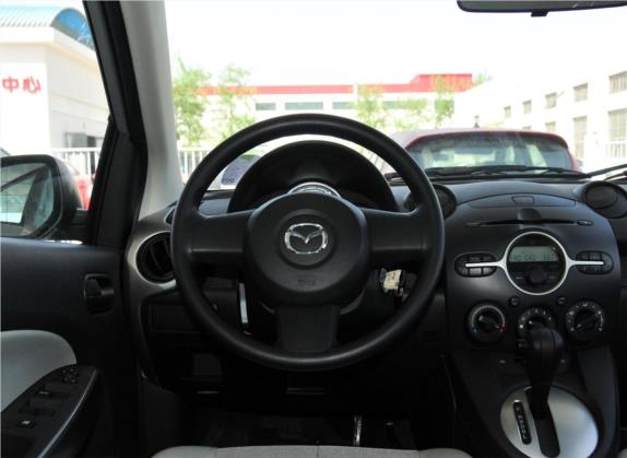 马自达2 2011款 炫动 1.3L 自动标准版 中控类   驾驶位