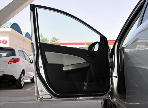 马自达2 2011款 炫动 1.3L 自动标准版 车厢座椅   前门板