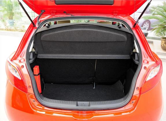 马自达2 2012款 两厢炫动 1.3L 自动标准版 车厢座椅   后备厢