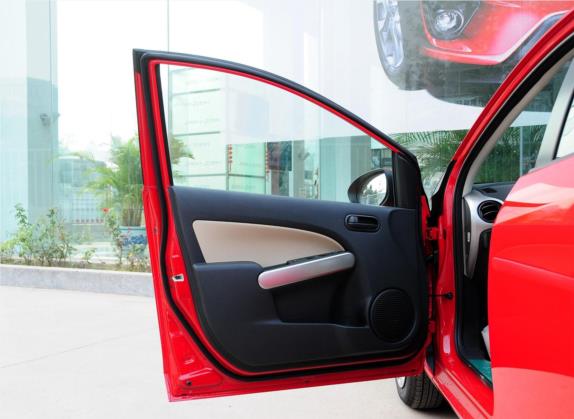 马自达2 2012款 两厢炫动 1.3L 自动标准版 车厢座椅   前门板