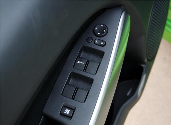 马自达2 2012款 两厢炫动 1.5L 自动超值版 车厢座椅   门窗控制