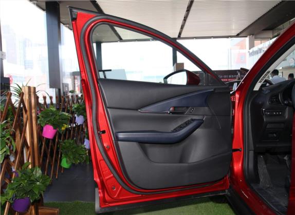 马自达CX-30 2020款 2.0L 自动耀悦型 车厢座椅   前门板