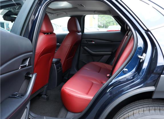马自达CX-30 2022款 2.0L 自动嘉悦型黑曜版 车厢座椅   后排空间