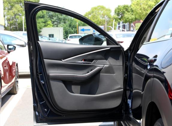 马自达CX-30 2022款 2.0L 自动嘉悦型黑曜版 车厢座椅   前门板