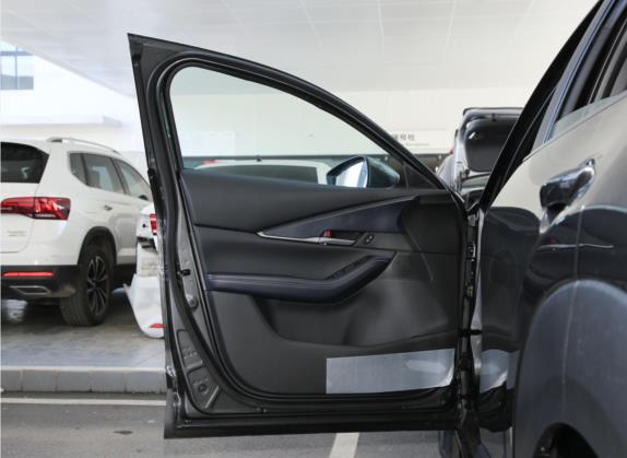马自达CX-30 2022款 2.0L 自动质悦型 车厢座椅   前门板