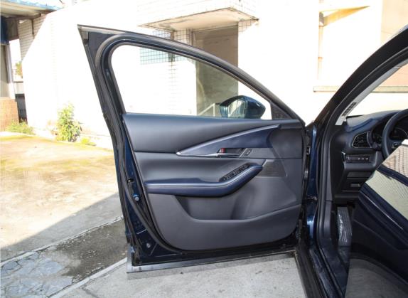 马自达CX-30 2022款 2.0L 自动雅悦型 车厢座椅   前门板