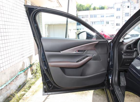 马自达CX-30 2022款 2.0L 自动耀悦型 车厢座椅   前门板