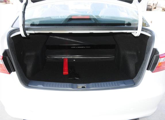 纳5 2013款 1.8T 自动豪华型 车厢座椅   后备厢
