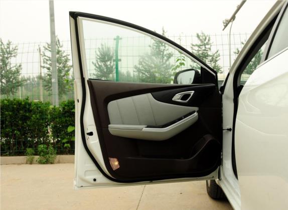 纳5 2013款 1.8T 自动旗舰型 车厢座椅   前门板