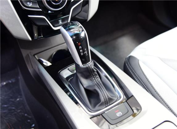 优6 SUV 2015款 2.0T 智尊型 中控类   挡把