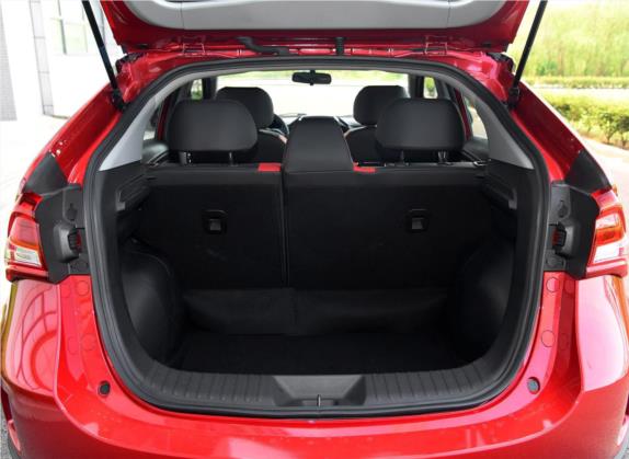 U5 SUV 2017款 1.6L CVT旗舰版 车厢座椅   后备厢