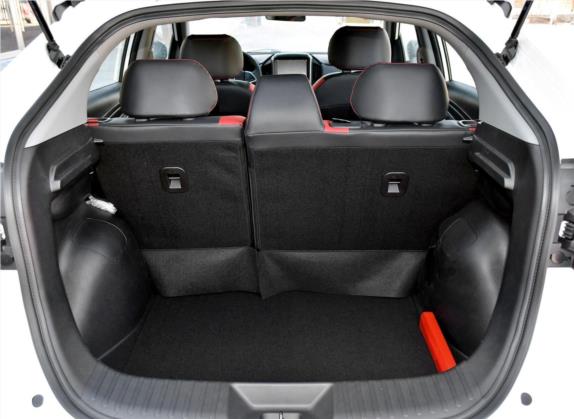 U5 SUV 2017款 1.6L 手动名士版 车厢座椅   后备厢