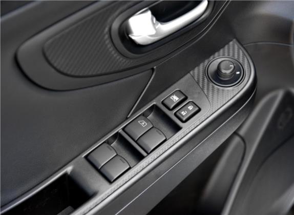 U5 SUV 2017款 1.6L 手动名士版 车厢座椅   门窗控制