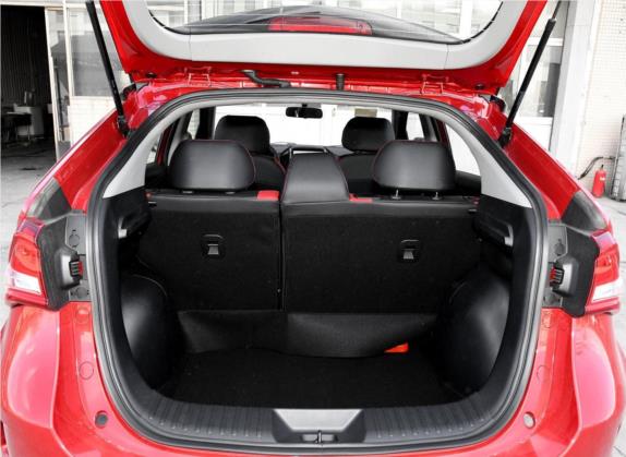 U5 SUV 2017款 1.6L CVT骑士版 车厢座椅   后备厢