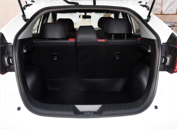 U5 SUV 2017款 1.6L CVT名士版 车厢座椅   后备厢
