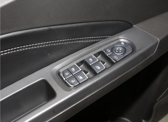 哪吒V 2021款 标准续航娱乐版升级型 车厢座椅   门窗控制