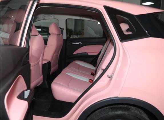 哪吒V 2022款 潮 400 Lite 粉色定制款 车厢座椅   后排空间