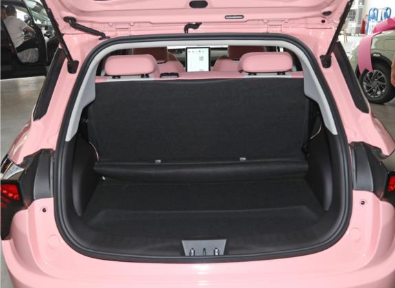 哪吒V 2022款 潮 400 Lite 粉色定制款 车厢座椅   后备厢