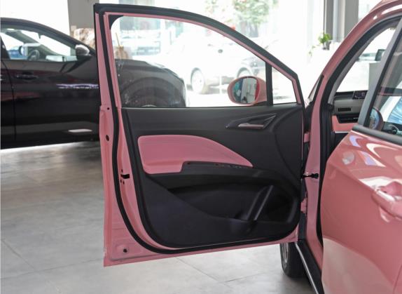 哪吒V 2022款 潮 400 Lite 粉色定制款 车厢座椅   前门板