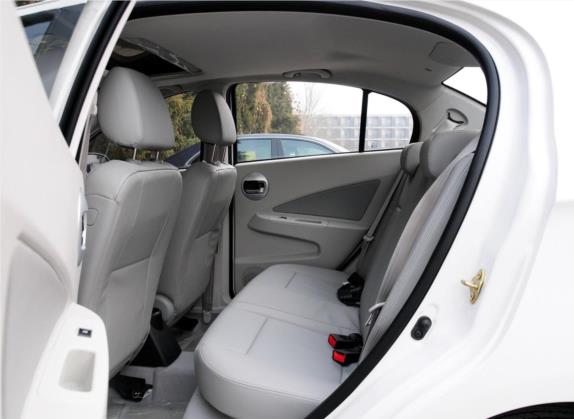 欧朗 2012款 三厢 1.5L 自动尊贵型 车厢座椅   后排空间