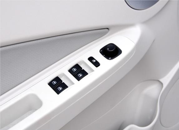 欧朗 2012款 三厢 1.5L 自动尊贵型 车厢座椅   门窗控制