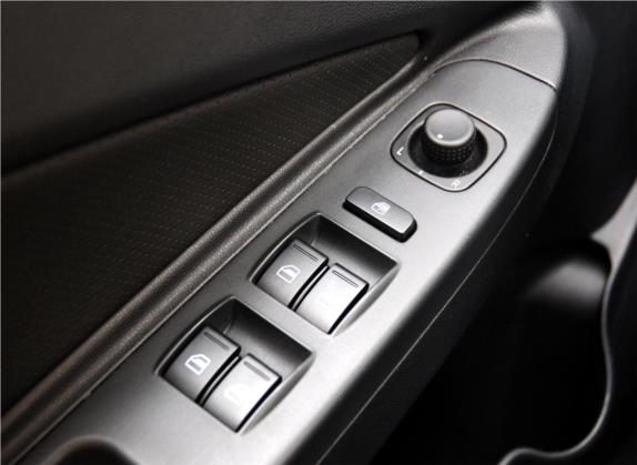 欧朗 2012款 三厢 1.5L 手动豪华型 车厢座椅   门窗控制