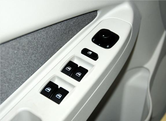 欧朗 2012款 三厢 1.5L 手动舒适型 车厢座椅   门窗控制