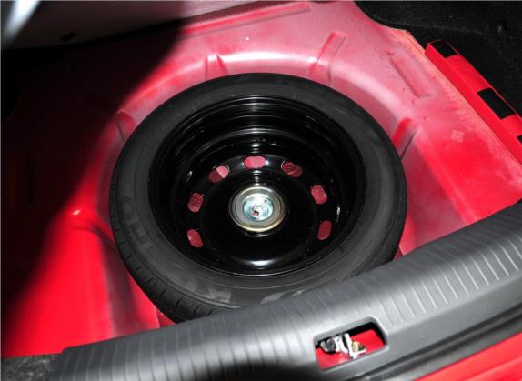 欧朗 2012款 三厢 1.5L 自动豪华型 其他细节类   备胎