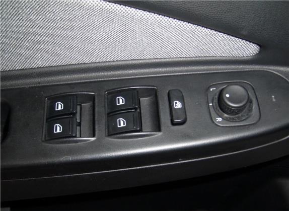 欧朗 2014款 两厢 1.5L 手动舒适型 车厢座椅   门窗控制