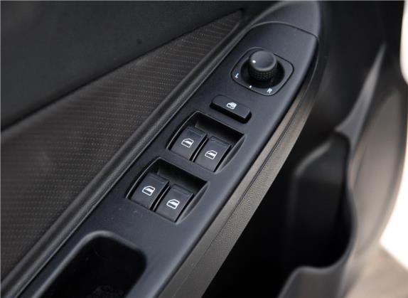 欧朗 2014款 两厢 1.5L 手动豪华型 车厢座椅   门窗控制