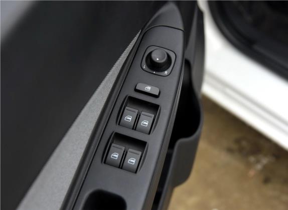 欧朗 2014款 两厢 1.5L 自动舒适型 车厢座椅   门窗控制