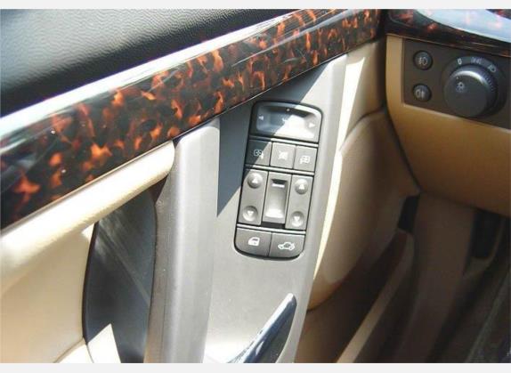 威达 2004款 3.2 车厢座椅   门窗控制