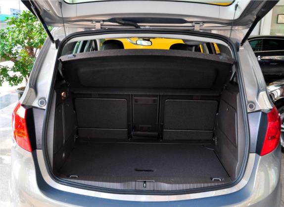 麦瑞纳 2013款 1.4T 豪华型 车厢座椅   后备厢