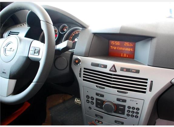 雅特 2006款 1.8 GTC三门版 中控类   中控台