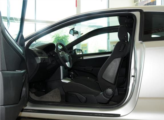 雅特 2010款 1.8 GTC全景风挡版 车厢座椅   前排空间