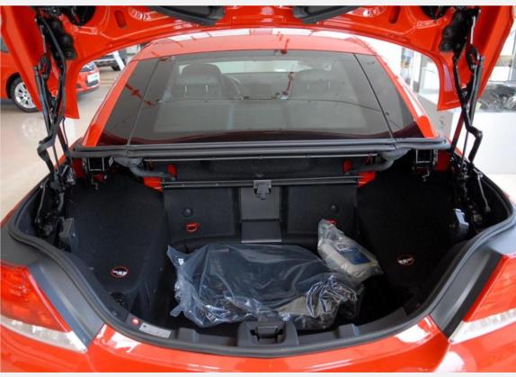 雅特 2010款 1.8 TWINTOP 硬顶敞篷 车厢座椅   后备厢