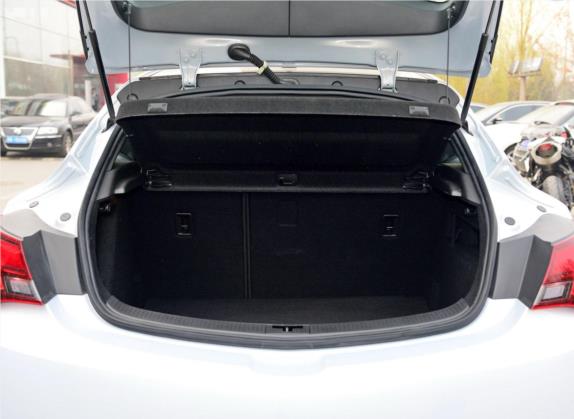雅特 2014款 1.4T GTC 舒适型 车厢座椅   后备厢