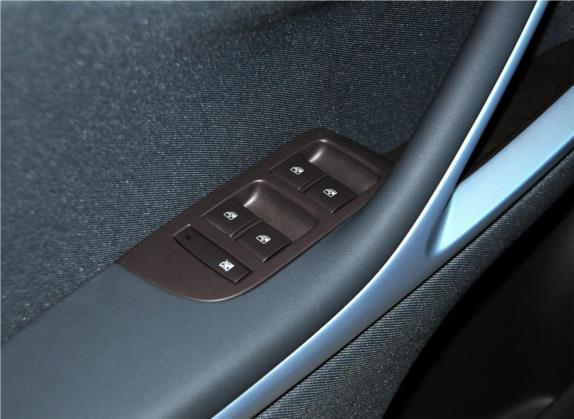 赛飞利 2013款 1.4T 五座舒适型 车厢座椅   门窗控制