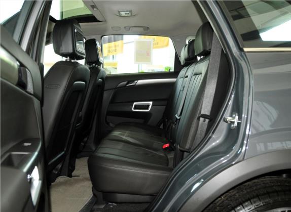 安德拉 2011款 2.4 舒适四驱版 车厢座椅   后排空间