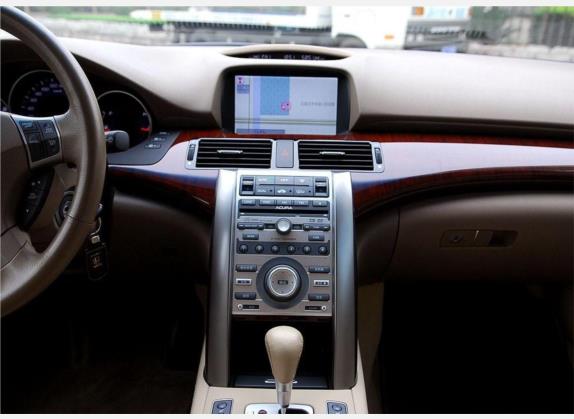讴歌RL 2006款 3.5 AWD 中控类   中控台