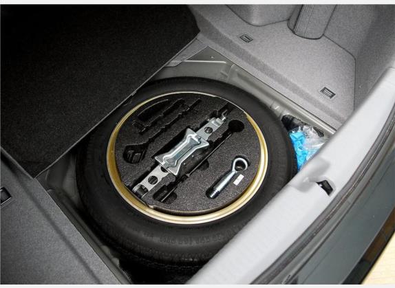 讴歌RL 2006款 3.5 AWD 其他细节类   备胎