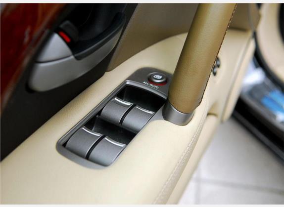 讴歌RL 2006款 3.5 AWD 车厢座椅   门窗控制