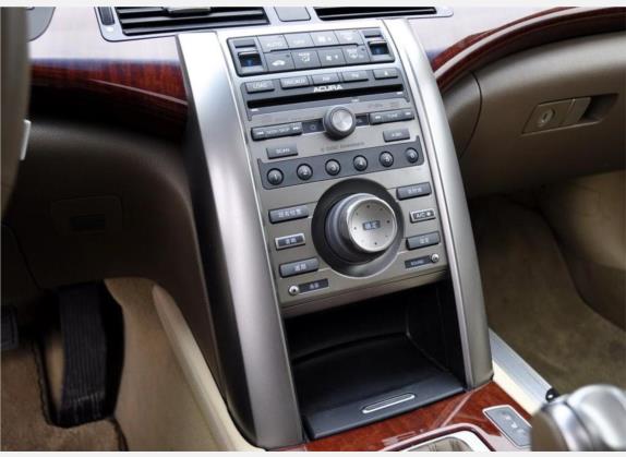 讴歌RL 2010款 3.7 AWD 中控类   中控台