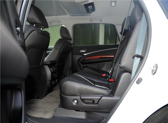 讴歌MDX 2014款 3.5L 豪华版 车厢座椅   后排空间