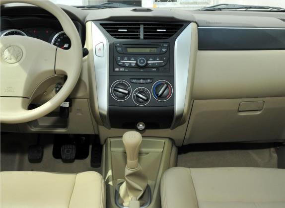 启辰D50 2012款 1.6L 手动尊贵版 中控类   中控台
