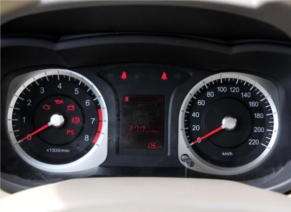 启辰D50 2012款 1.6L 手动尊贵版 中控类   仪表盘