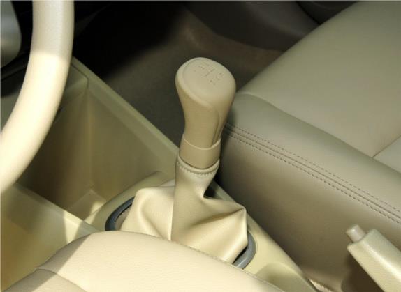 启辰D50 2012款 1.6L 手动尊贵版 中控类   挡把