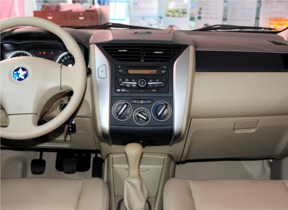 启辰D50 2013款 1.6L 手动豪华版 中控类   中控台